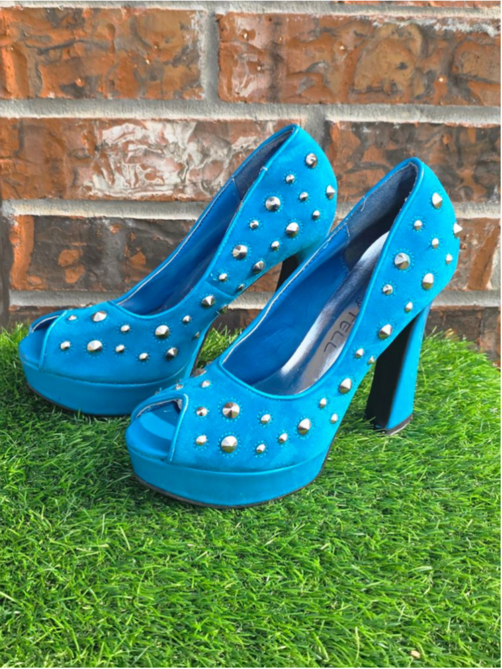 Kiss & Tell Blue Studded Peep Toe Platform Heels Women’s Size 7.5